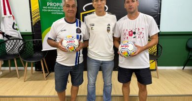 Projeto Anjos do Futsal de Praia Grande recebe bolas oficiais para treinos