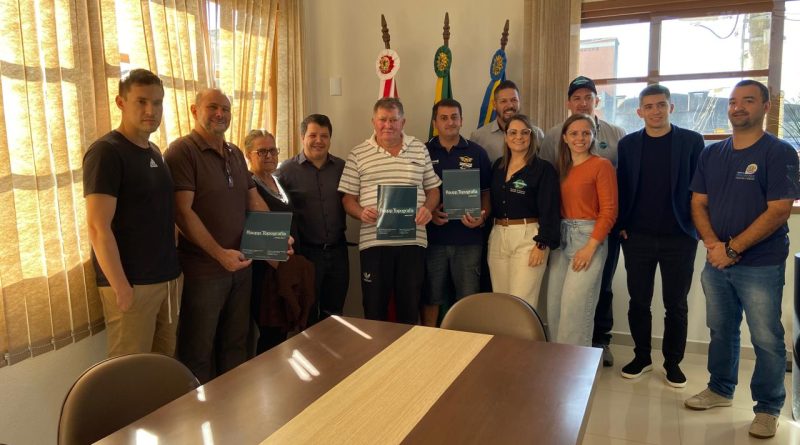 Prefeitura de Praia Grande entrega regularizações fundiárias do Reurb
