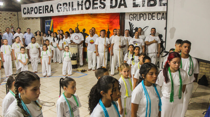 Praia Grande celebra batizado de capoeira e talentos musicais em noite especial